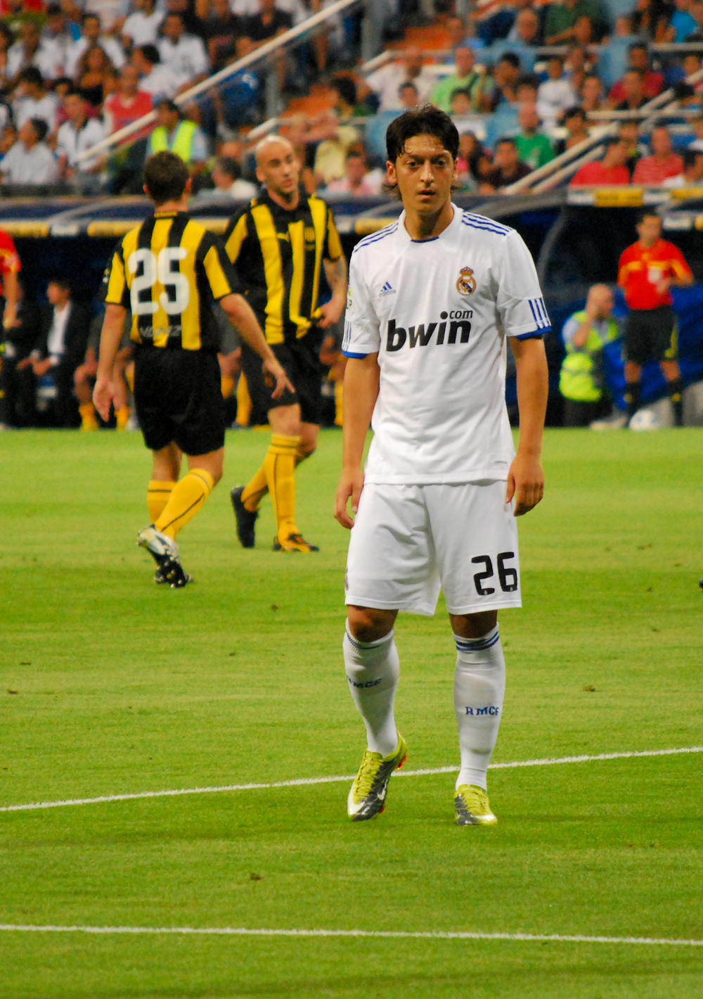 Mesut_ozil_v_drese_realu_madrid